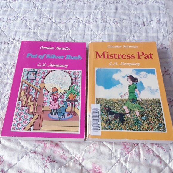 Vintage Pat of Silver Bush + Mistress Pat LM Montgomery Books Bundle - Picture 1 of 7